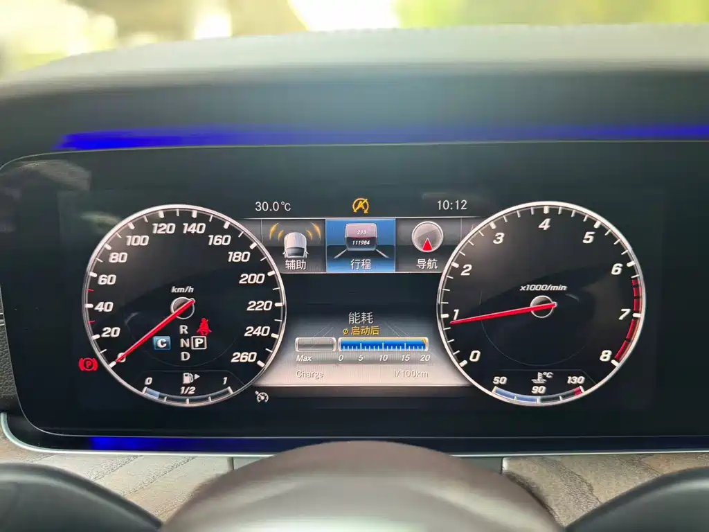 Mercedes-Benz E-Class — миниатюра 5