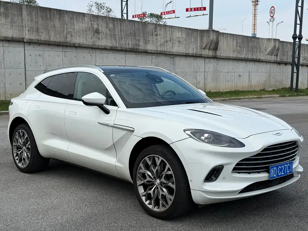 Aston Martin DBX — миниатюра 2