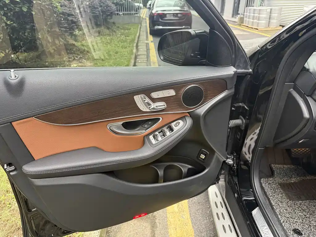 Mercedes-Benz GLC — миниатюра 10