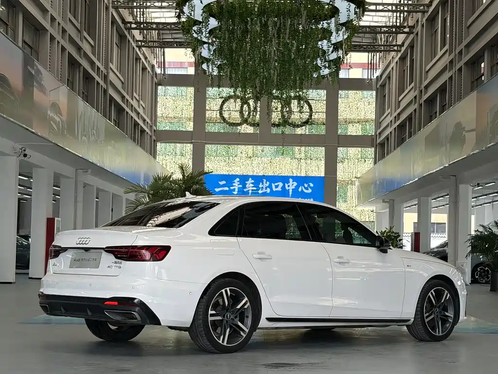 Audi A4L 2022 40 TFSI Luxury