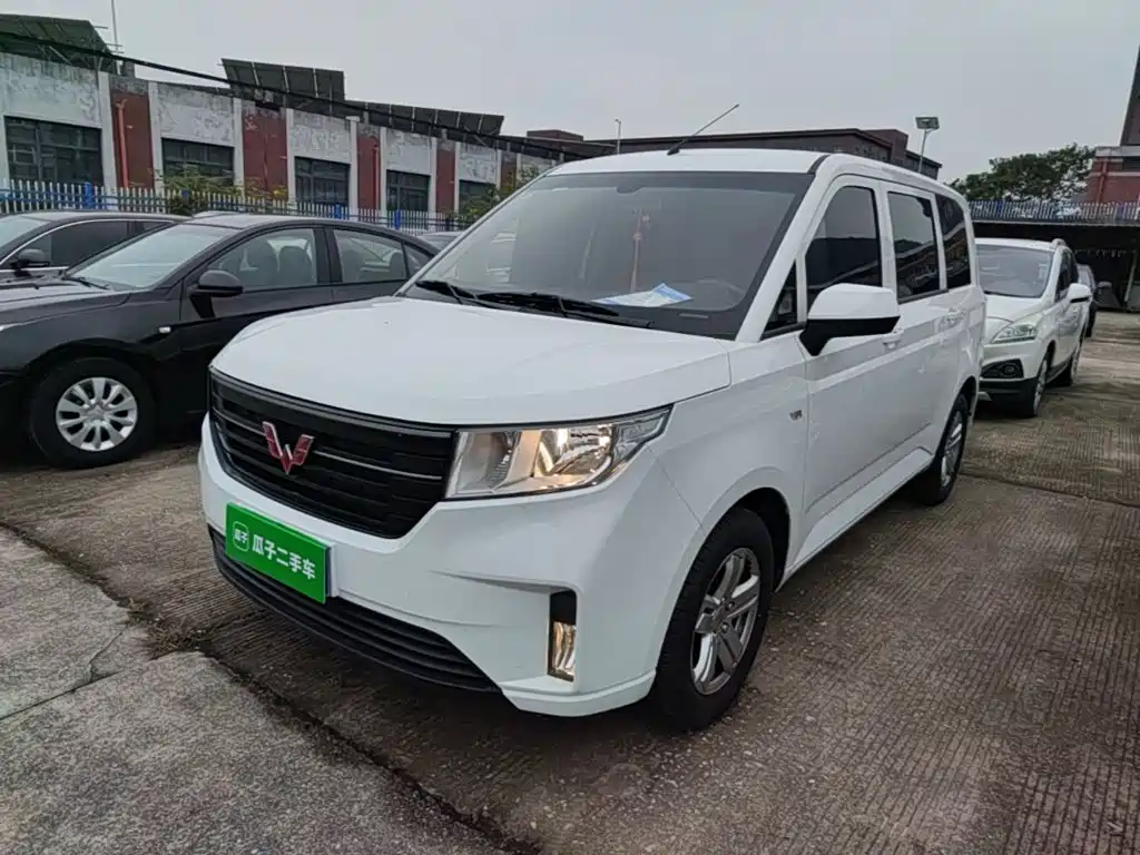Wuling Hongguang PLUS