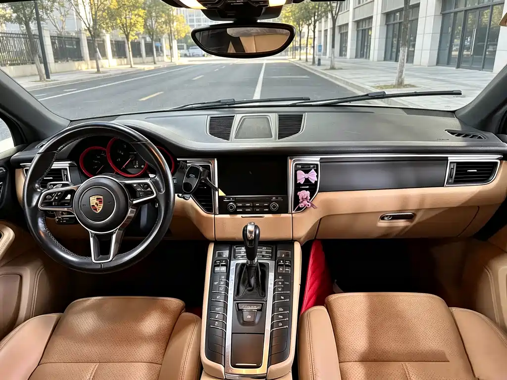 Porsche Macan — миниатюра 6