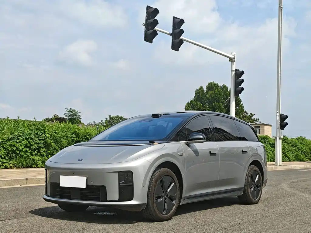 Li Auto Идеальный I8