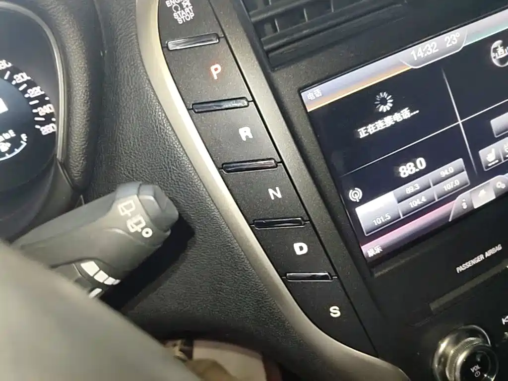 Lincoln MKC — миниатюра 14