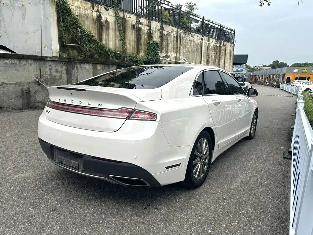 Lincoln MKZ — миниатюра 8