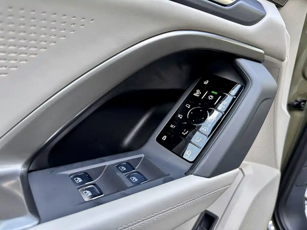 Audi Q5L — миниатюра 12