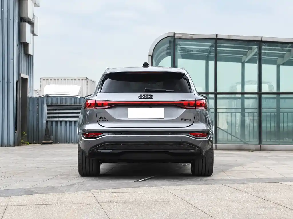 Audi Q6L e-tron — миниатюра 6