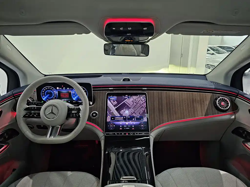 Mercedes-Benz EQE SUV — миниатюра 9