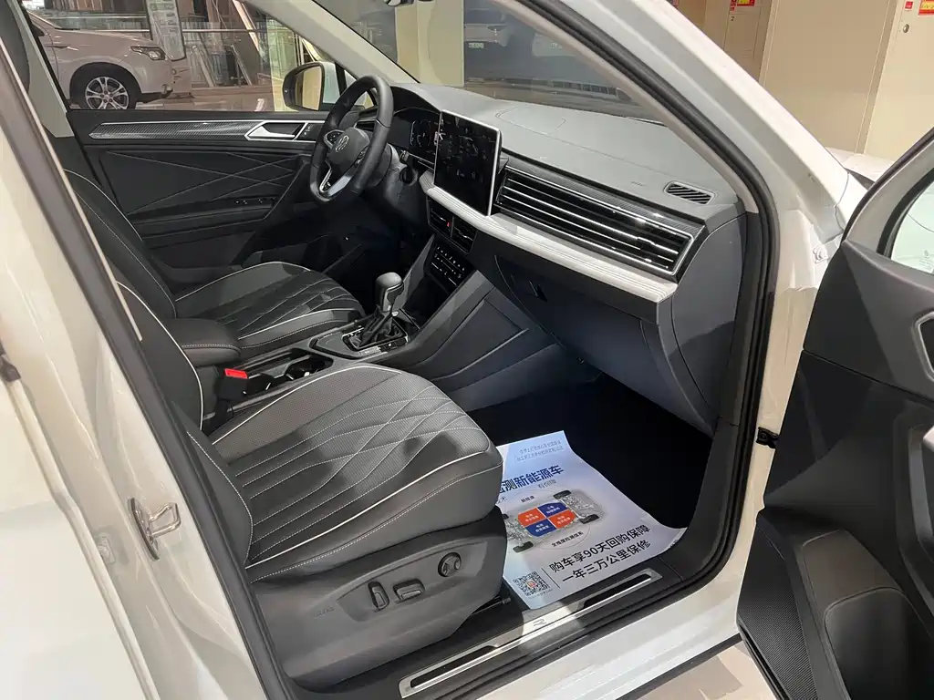 Volkswagen Tiguan L — миниатюра 12