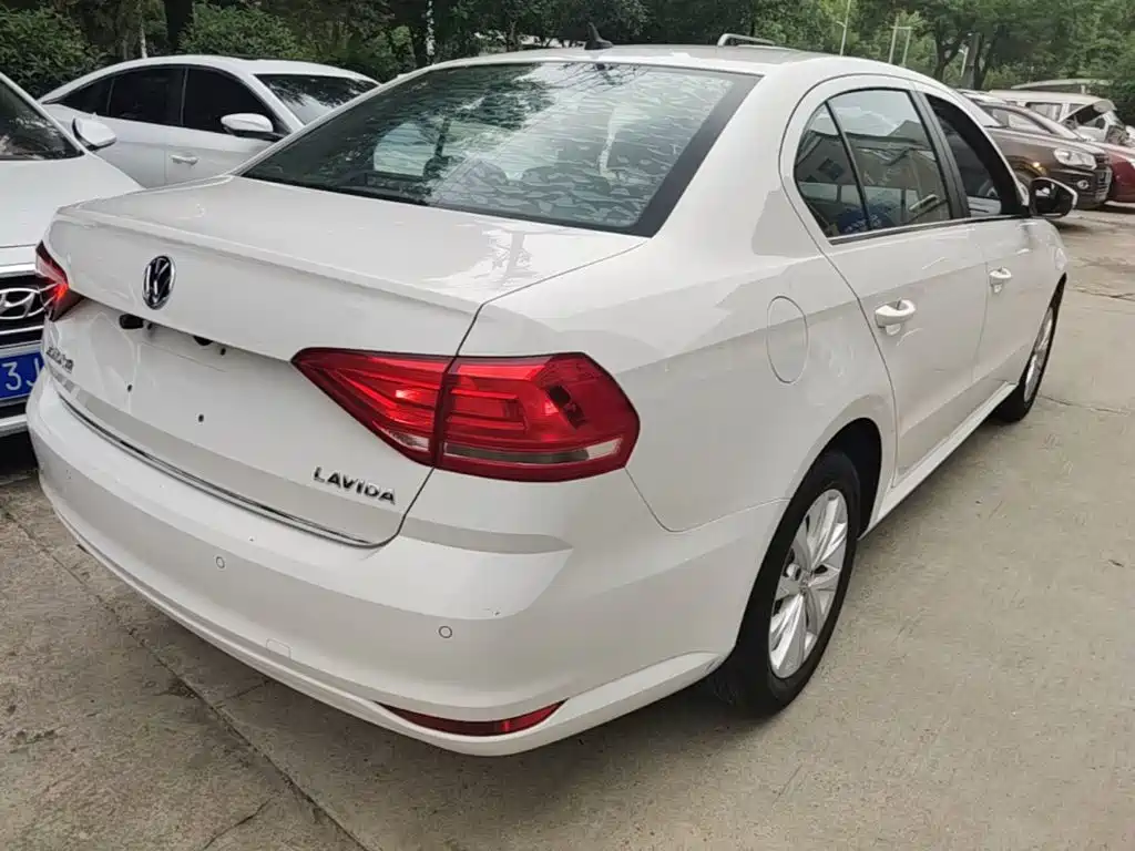 Volkswagen Lavida — миниатюра 8