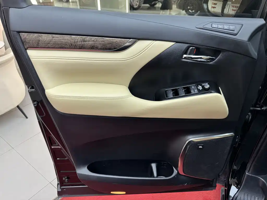 Toyota Vellfire 2023 2.5L HV