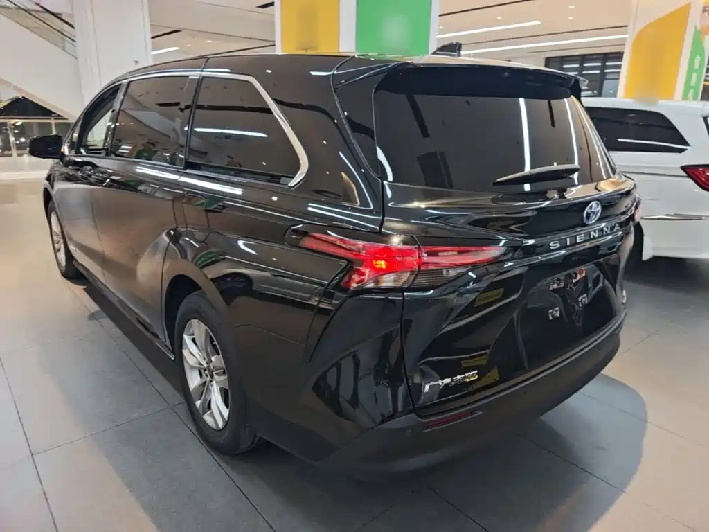 Toyota Sienna — миниатюра 5