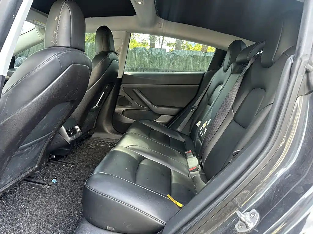 Tesla Model 3 — миниатюра 10