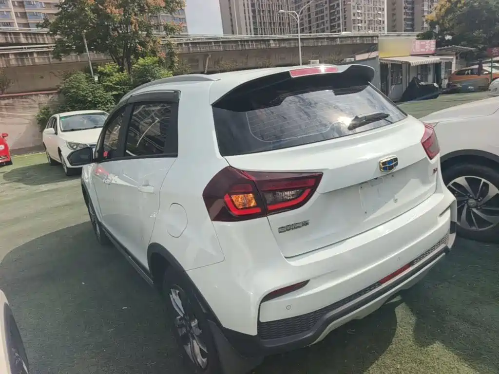 Geely Vision X3 — миниатюра 5