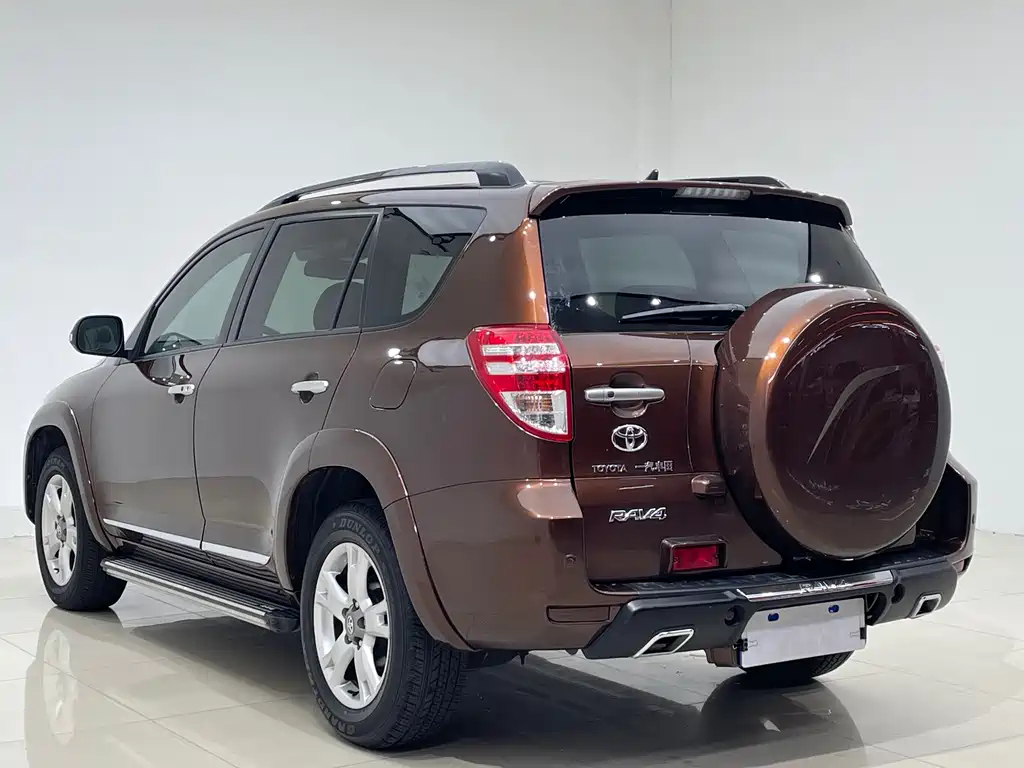 Toyota RAV4 — миниатюра 7
