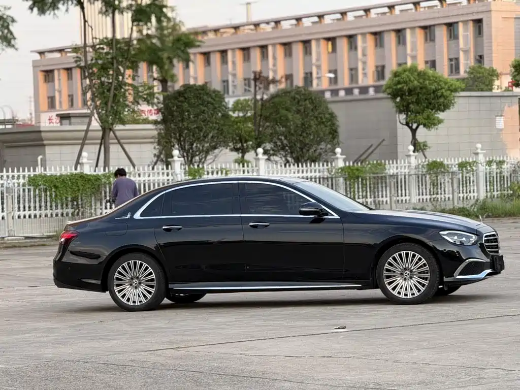 Mercedes-Benz E-Class — миниатюра 13