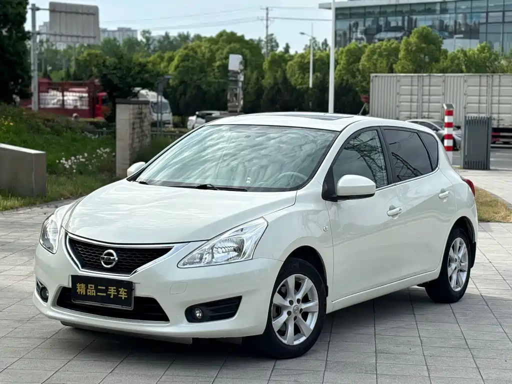 Nissan Tiida 2015
