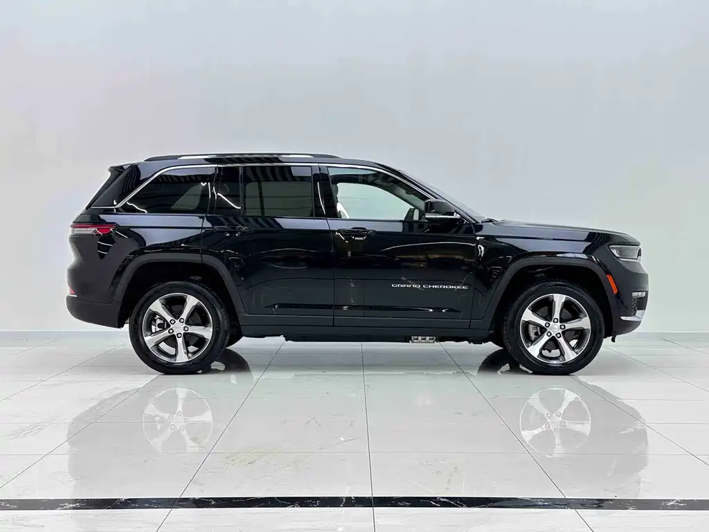 Jeep Grand Cherokee 4xe (Import) — миниатюра 5