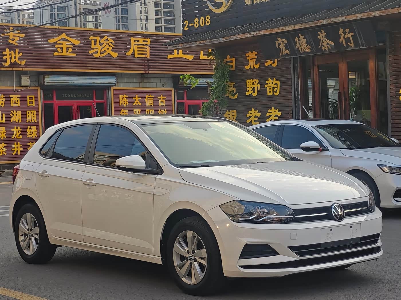 Volkswagen Polo 1.5 л 2023 г. Белый, пробег 40000 км