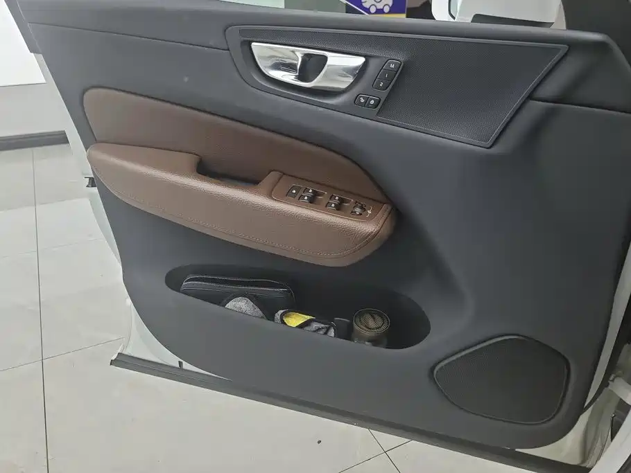 Volvo XC60 2022 B5 Luxury