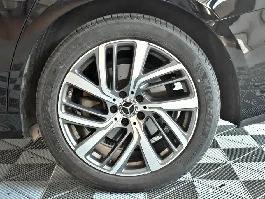 Mercedes-Benz E-Class — миниатюра 14