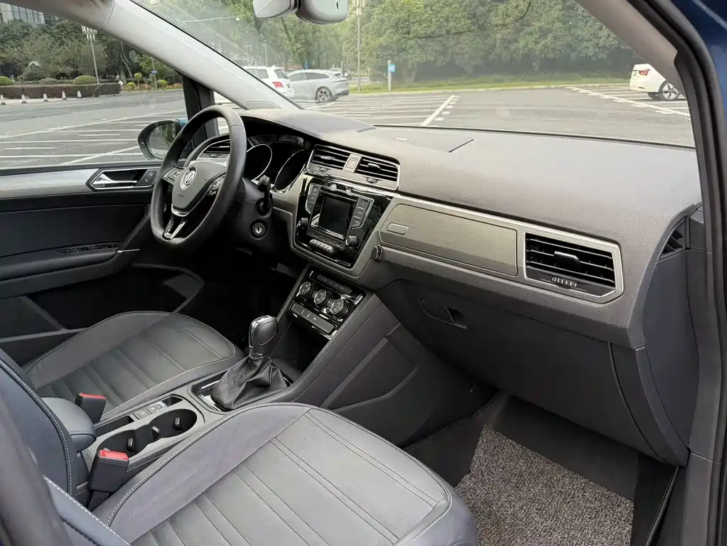 Volkswagen Touran — миниатюра 12