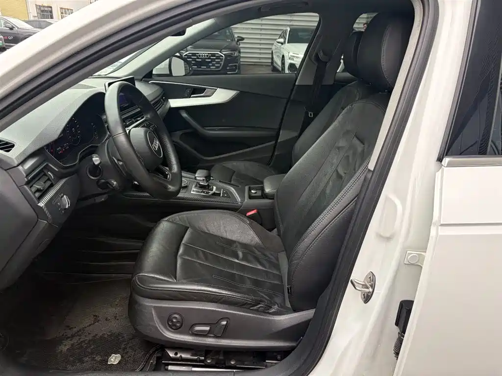 Audi A4L 2019 40 TFSI Fashion V