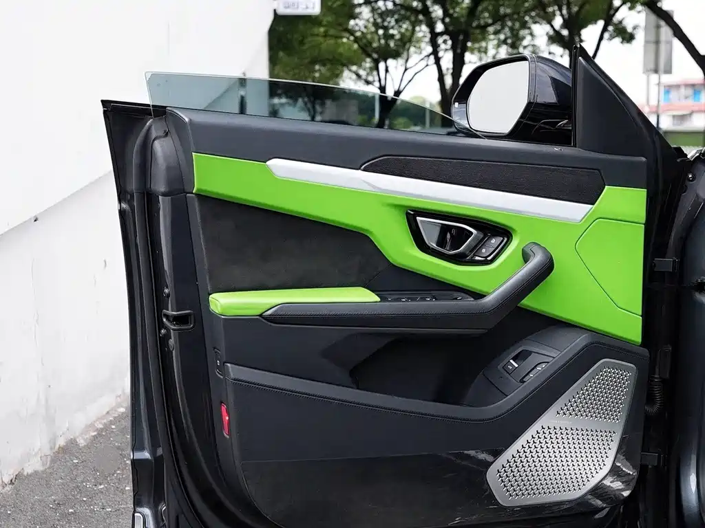 Lamborghini Urus — миниатюра 8