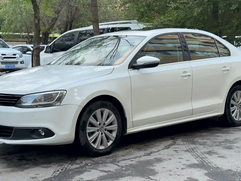 Volkswagen Sagitar 2014
