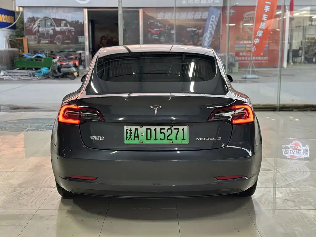 Tesla Model 3 — миниатюра 12