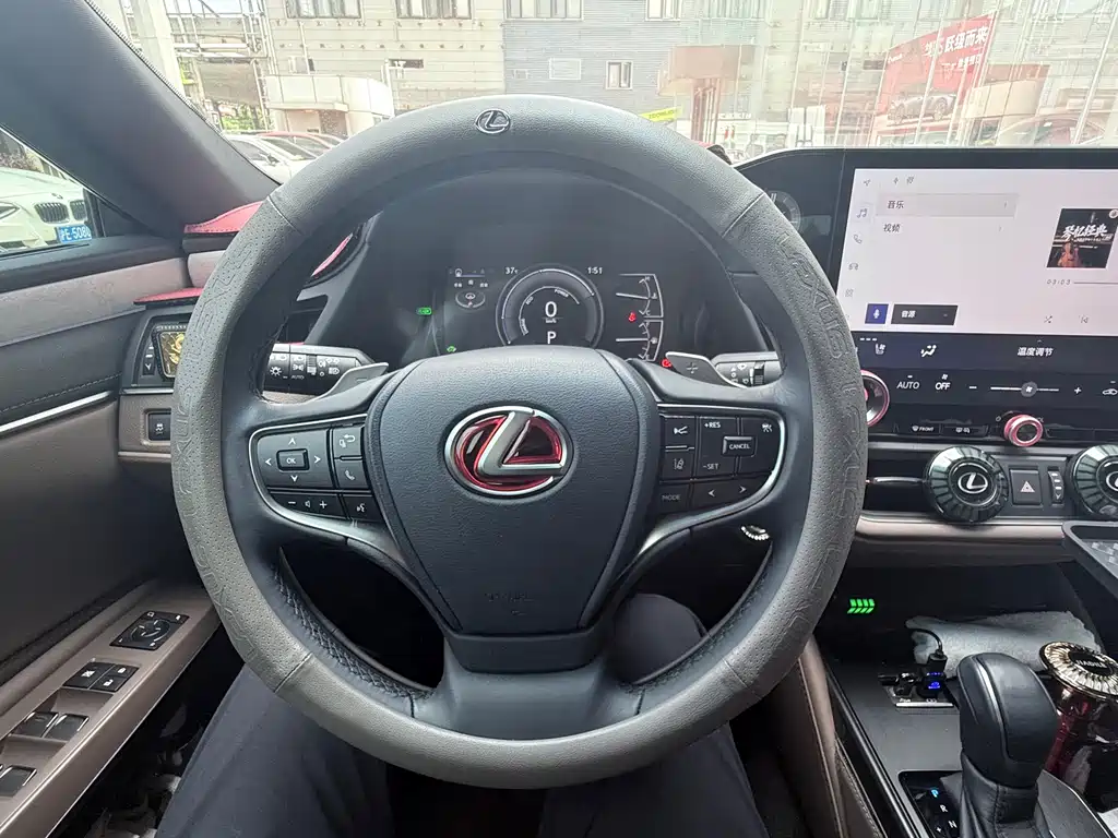Lexus ES 2025 300h Premium