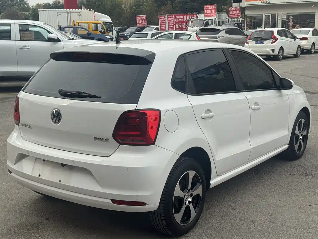 VOLKSWAGEN POLO