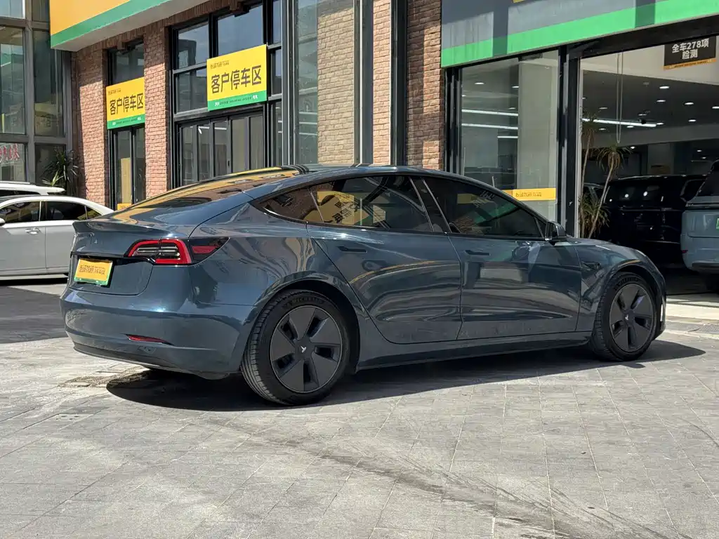 Tesla Model 3 — миниатюра 7