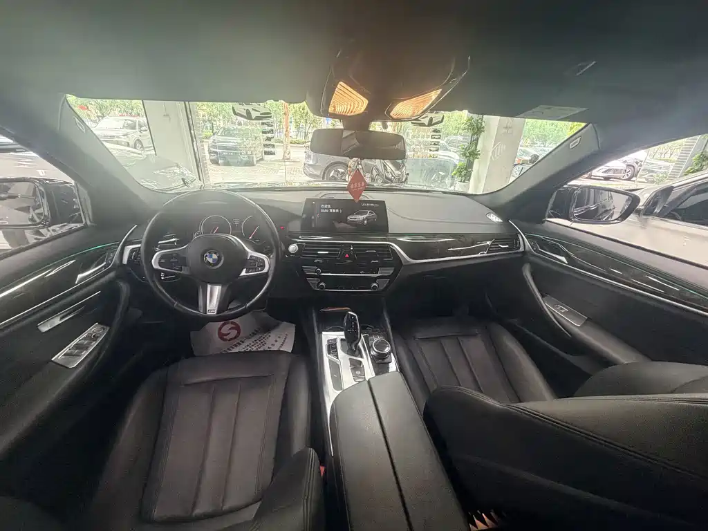 BMW 5 Series — миниатюра 6