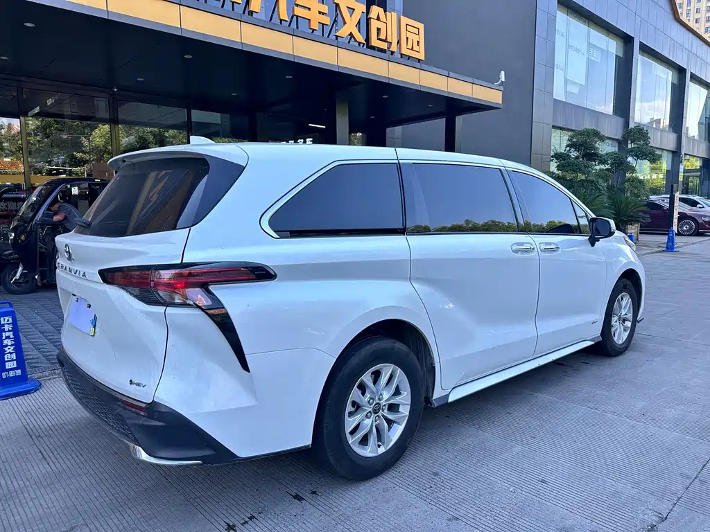 Toyota Granvia — миниатюра 9