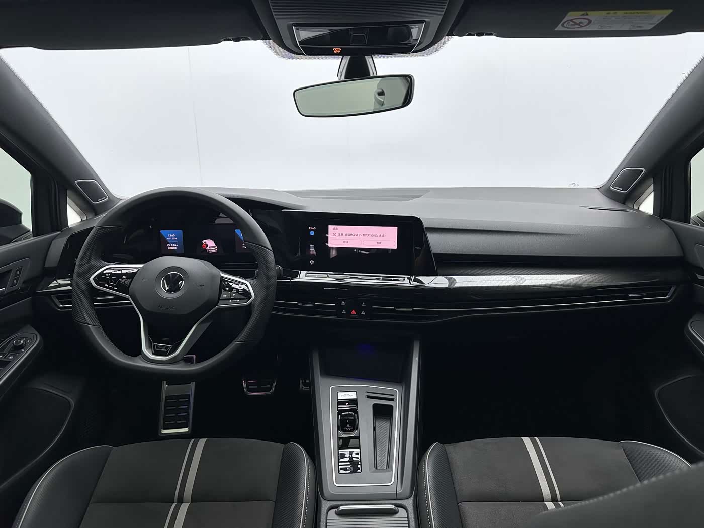 Volkswagen Golf 1.4 л 2023 г. Серебристо-серый, пробег 36000 км