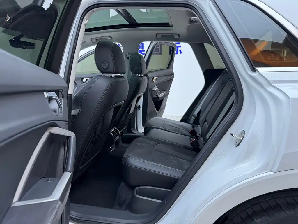 Audi Q3 — миниатюра 12