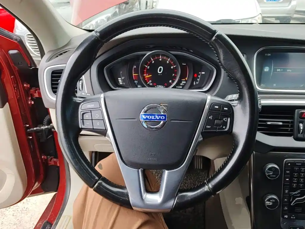 Volvo V40 — миниатюра 11