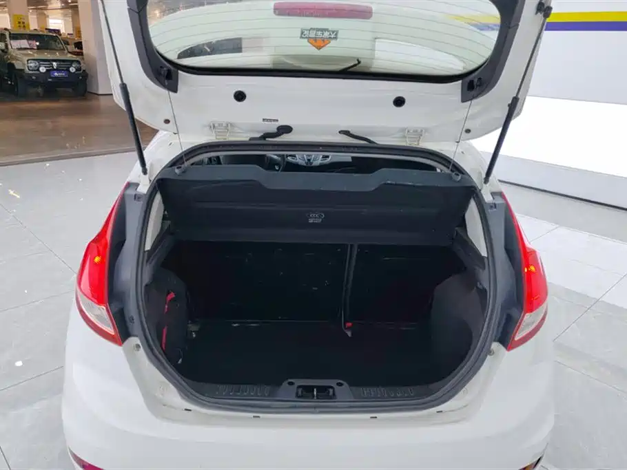 Ford Fiesta 2013 1.5L MT