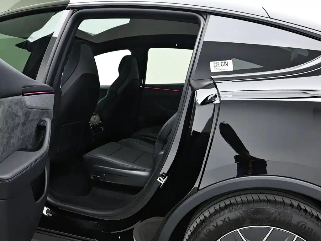 Tesla Model Y L — миниатюра 13