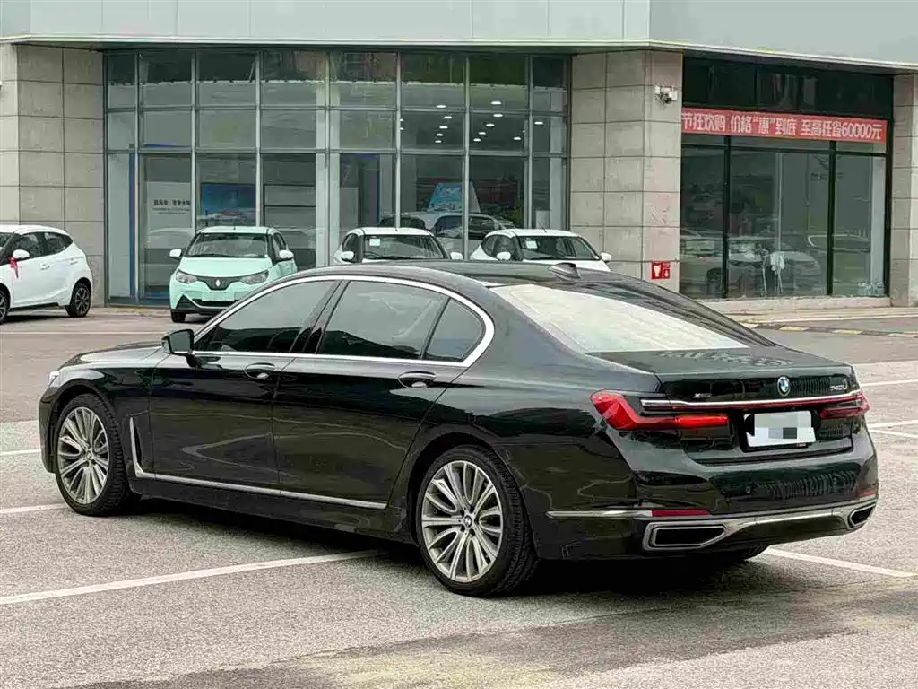 BMW 7 Series — миниатюра 9