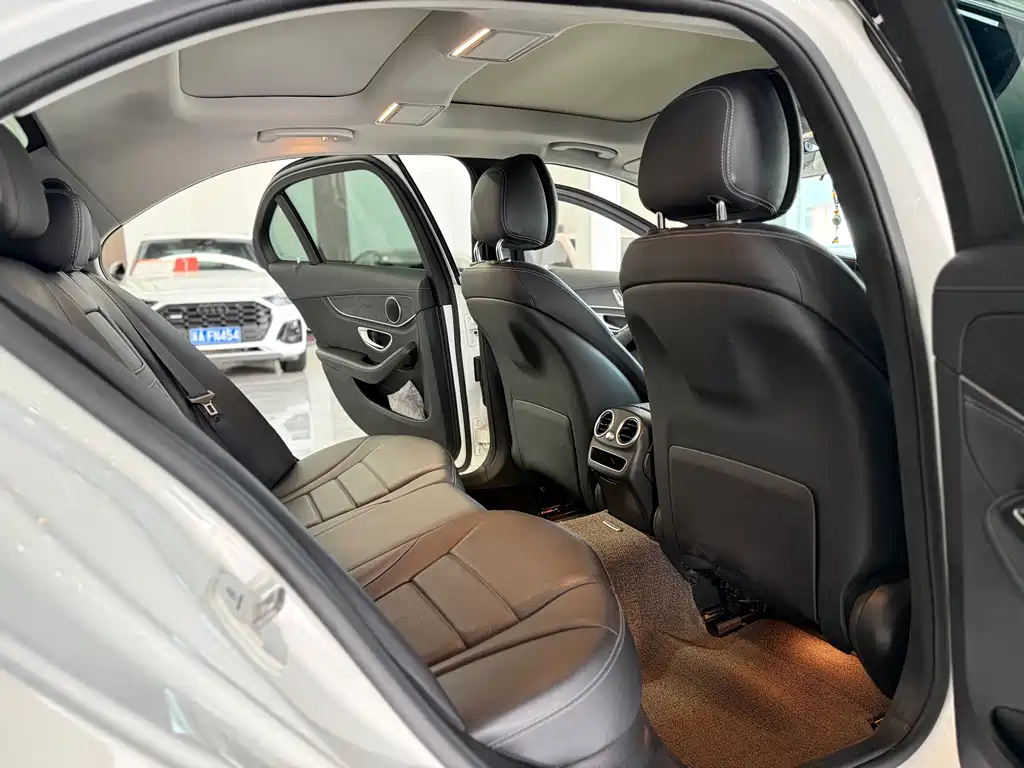 Mercedes-Benz C-Class — миниатюра 15