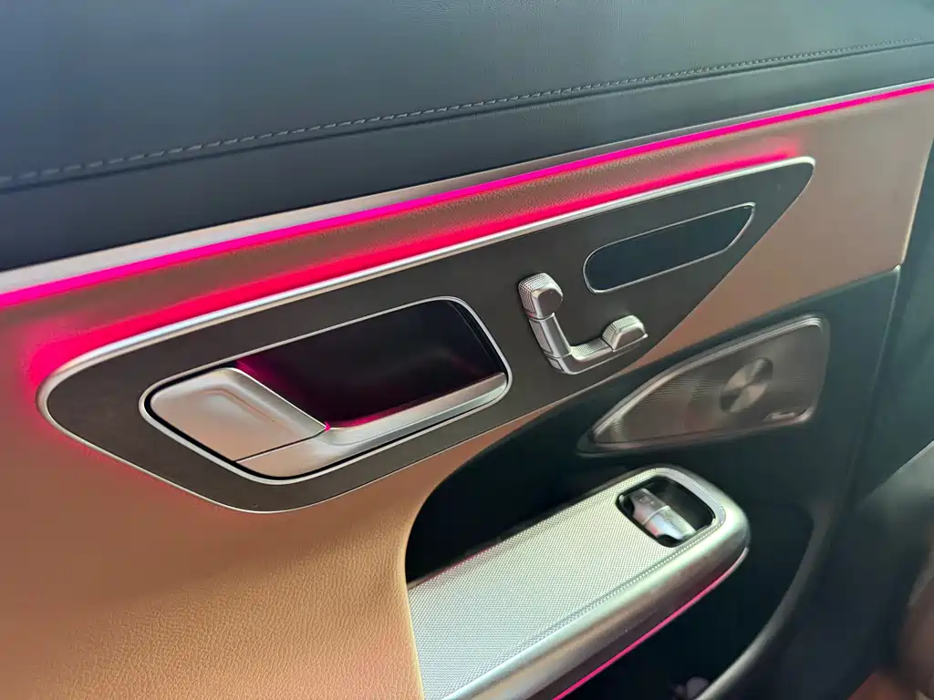 Mercedes-Benz E-Class — миниатюра 7
