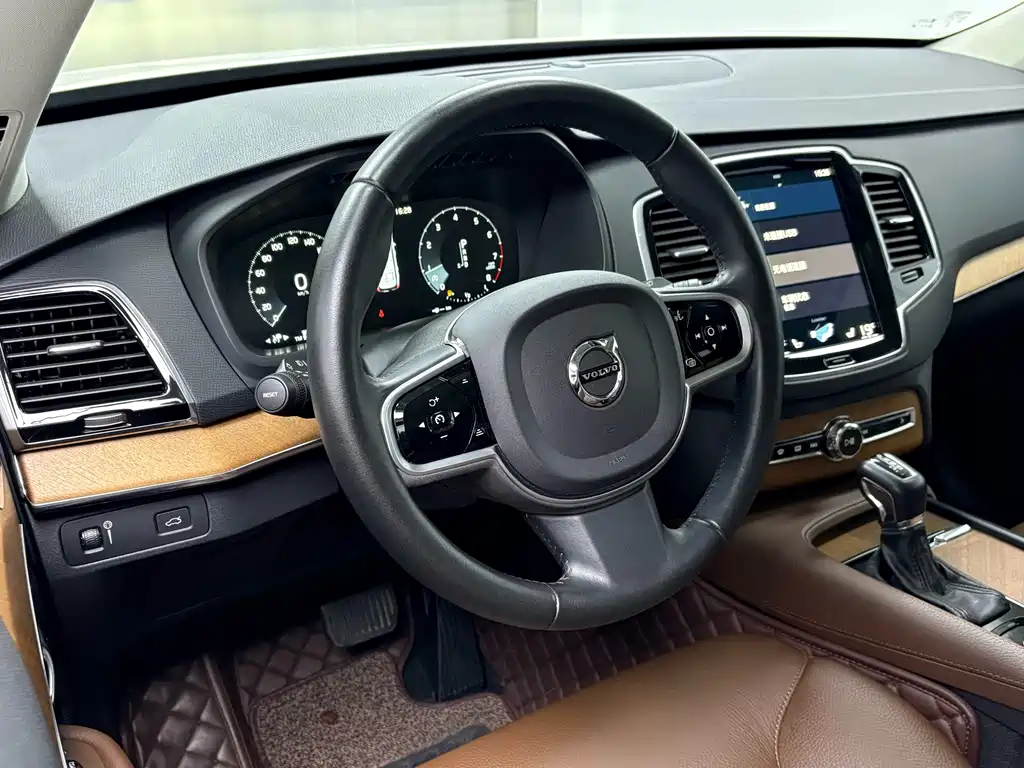 Volvo XC90 — миниатюра 5