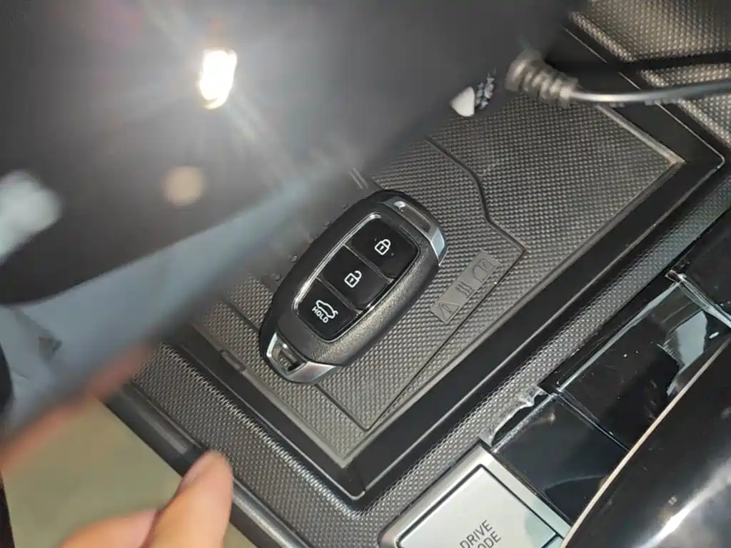 Hyundai Elantra — миниатюра 9