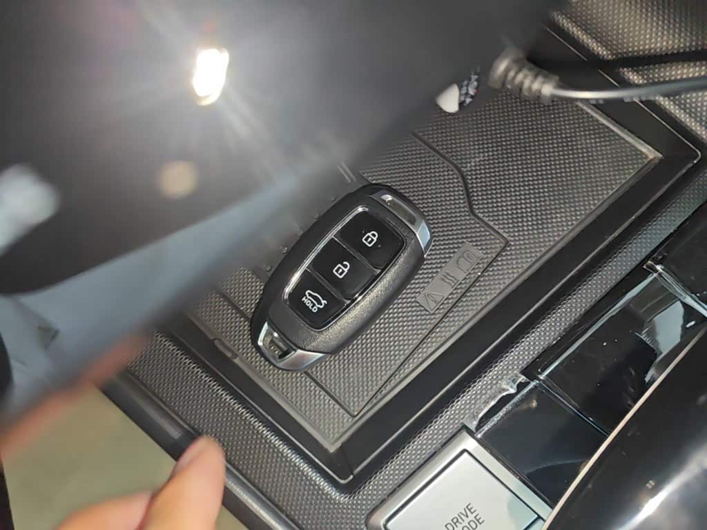 Hyundai Elantra 1.5 л 2022 г. Белый, пробег 38700 км