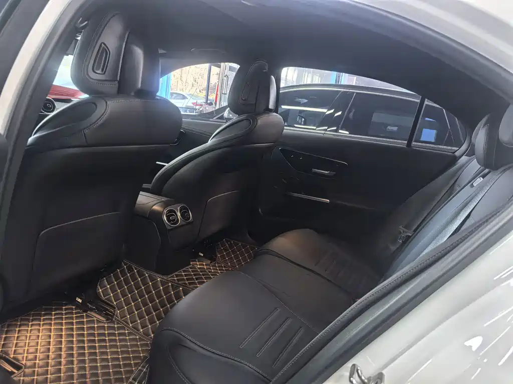 Mercedes-Benz C-Class — миниатюра 5