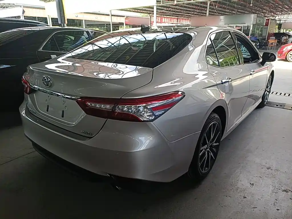Toyota Camry — миниатюра 7