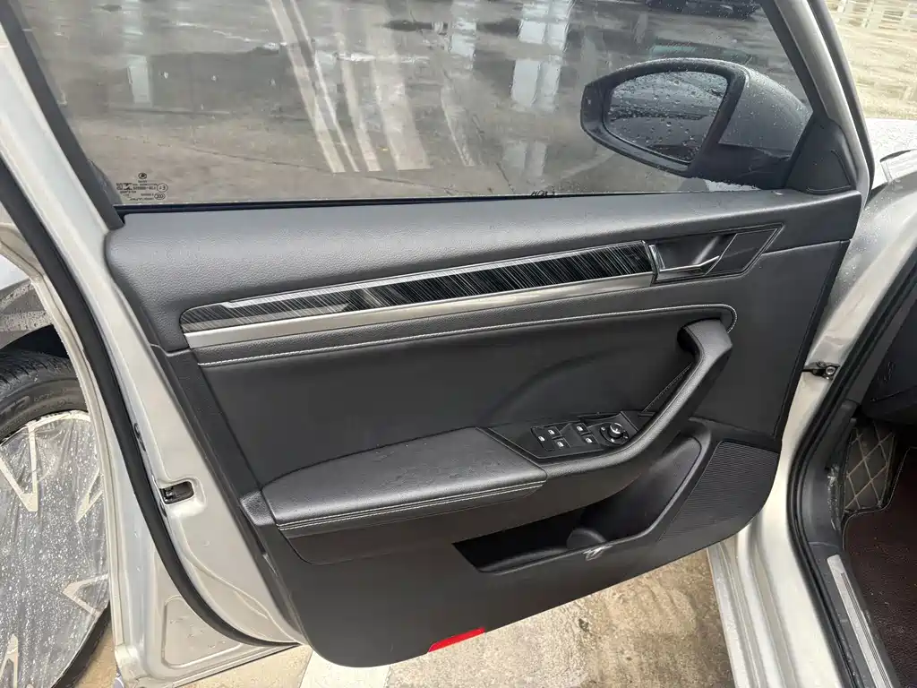 Skoda Superb — миниатюра 12
