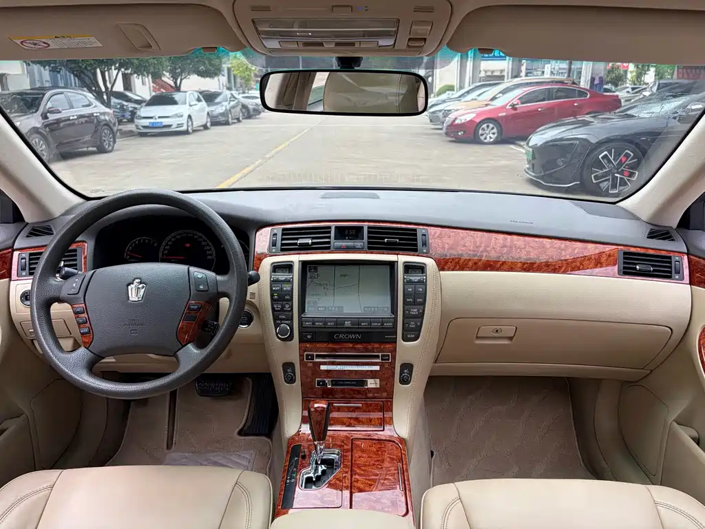 Toyota Crown — миниатюра 5